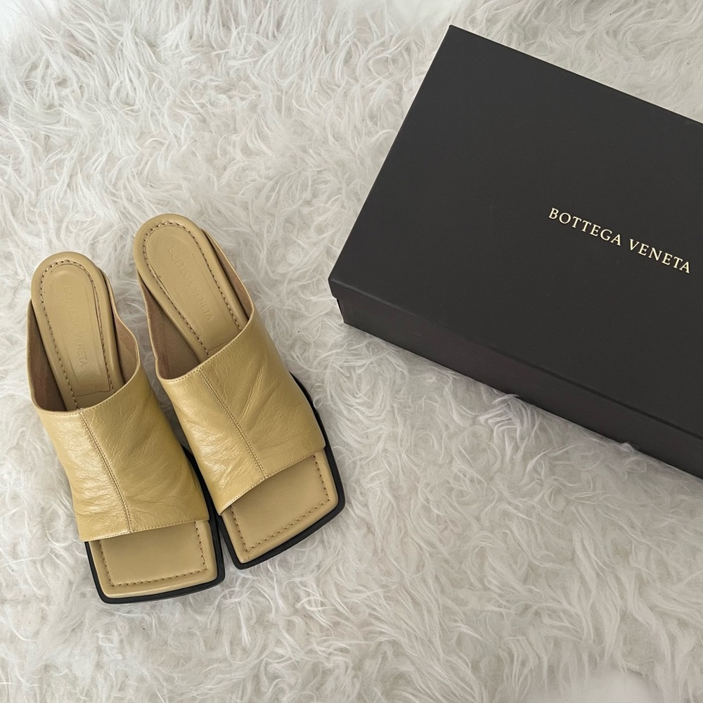 Bottega Veneta 70 square leather mules